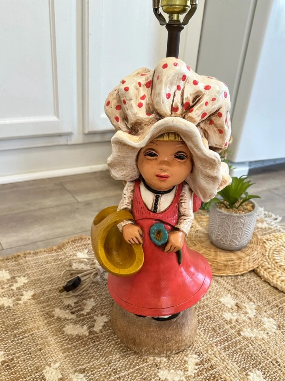 Vintage 1975 Ceramic Bonnet Girl table Lamp Holly Hobby Like Cottage Home Accent